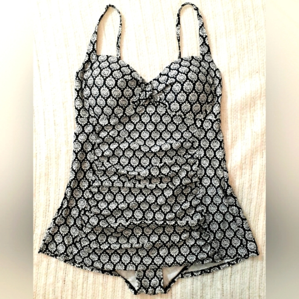 Merona black & white skirted swimsuit. Large.